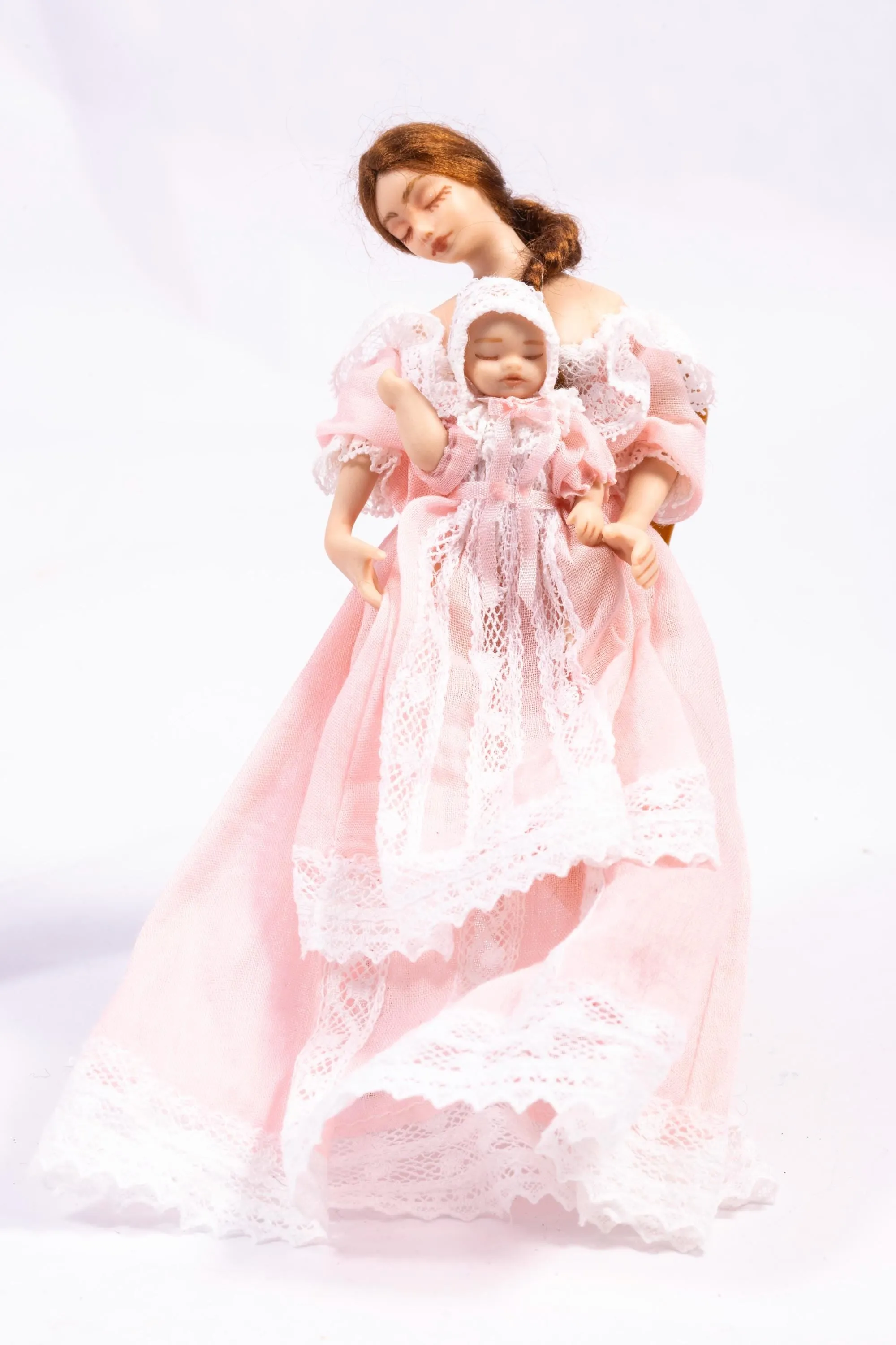 Dollhouse Miniature ~ Brunette Mother & Baby Girl Porcelain Dolls in Pink Nightgown Sitting Debra Hammond Artisan Made Nursery