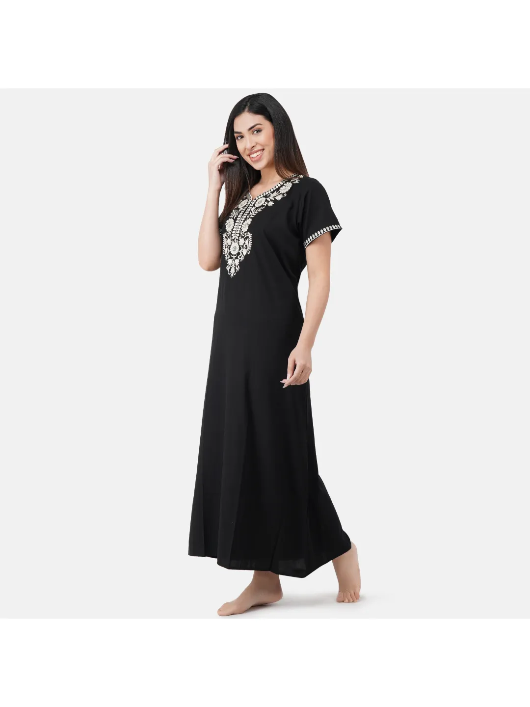 White Six Floral Embroidered Nightgown
