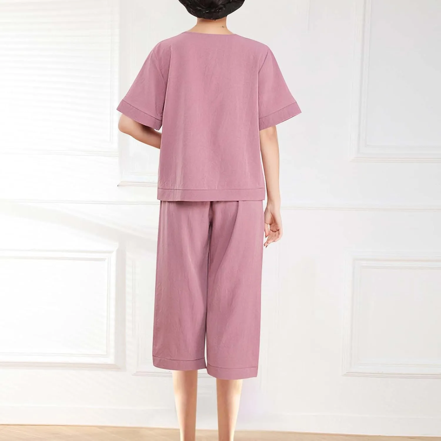 Women's Summer Short Sleeve Pajama Sets Loose Crewneck Sleepwear Tops & Comfy Capris Pjs Bottom 2 Piece Lounge Set